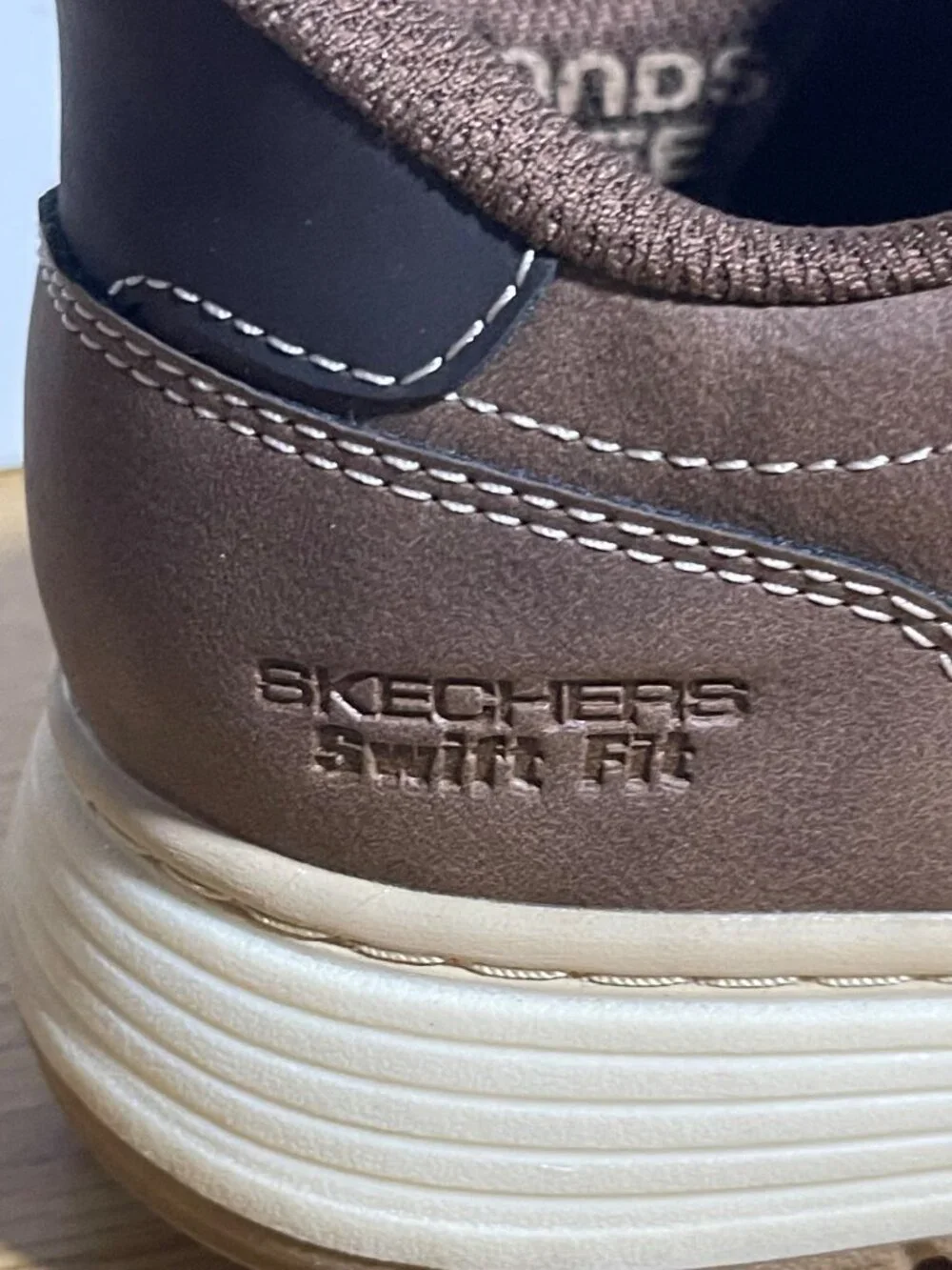 Skechers Mens Hands Free Swift Fit Brown Shoes Size10 Durable Casual Comfort